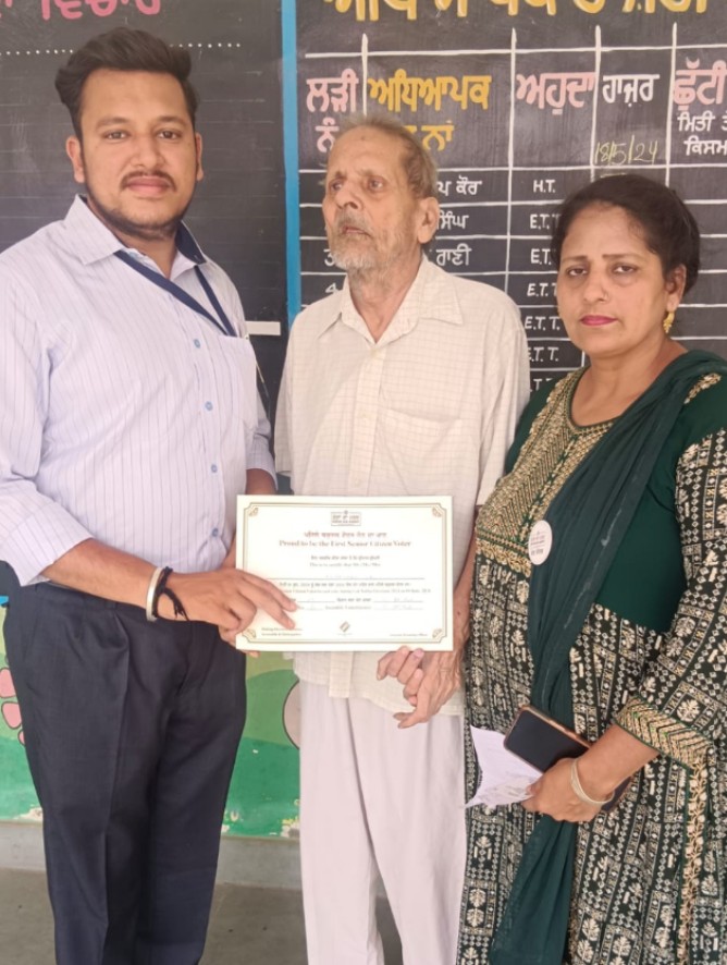 जब 81 साल के अंधे व्यक्ति ने भी लोकतंत्र को मजबूत करने में अपना योगदान दिया